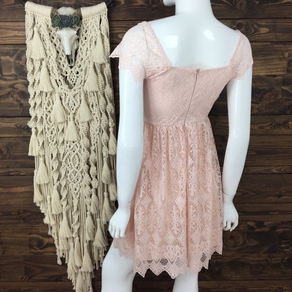 ASOS Maternity | Lace Scalloped Sweetheart Dress - Picture 4 of 5